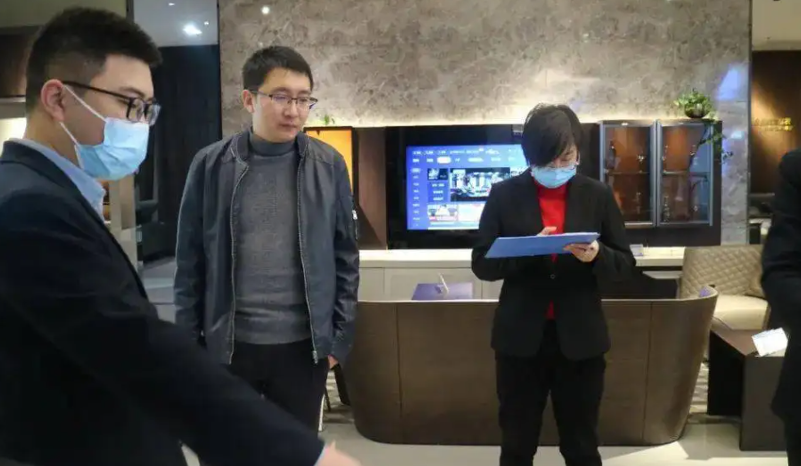 KimPos Baking Shop Tour Industry Pain Points and AI Identification of Work Clothes